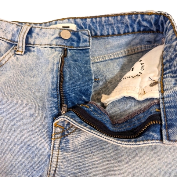 NWOT... Lovers+ Friends Jamie High Waist Cutoff Denim Shorts...Size 24 - Picture 4 of 8